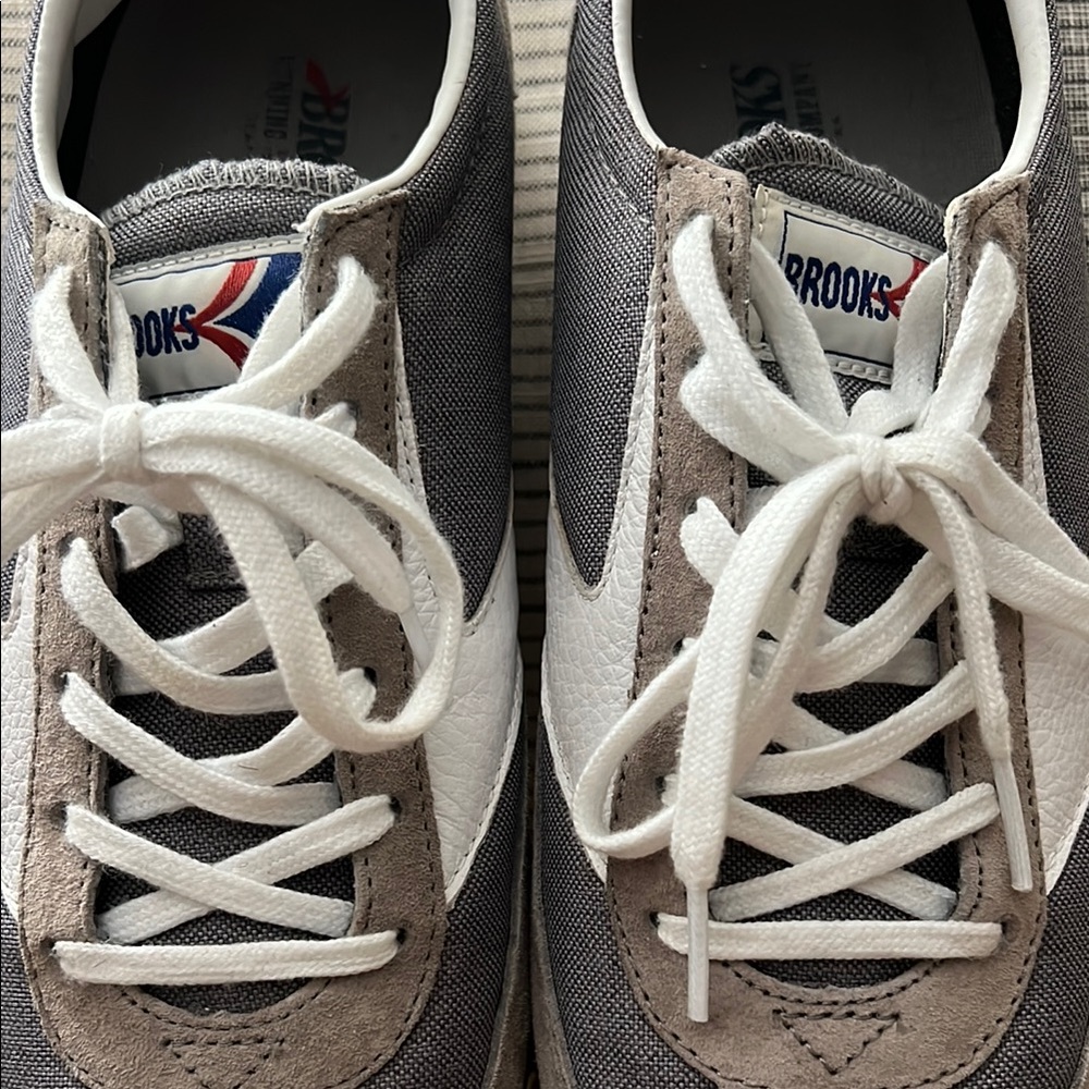 Vintage Brooks Gray and White Women's Sneakers - Picture 9 of 12